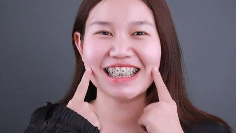 Làm sao để khắc phục ê buốt răng hàm trên?