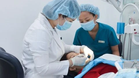 Vì sao trẻ em thường thay răng sữa chậm?