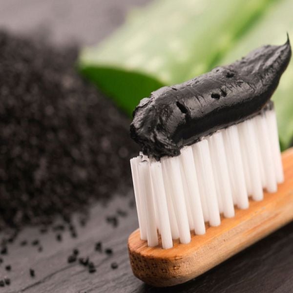 Kem đánh răng than hoạt tính có hiệu quả không?