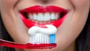 Sau phun môi bao lâu thì được đánh răng