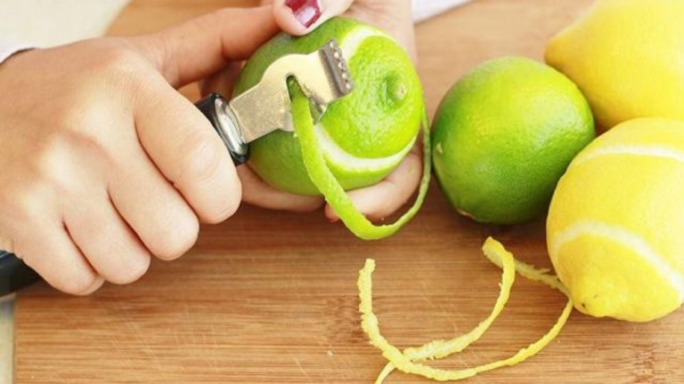 Tẩy trắng răng bằng vỏ chanh có hiệu quả không?